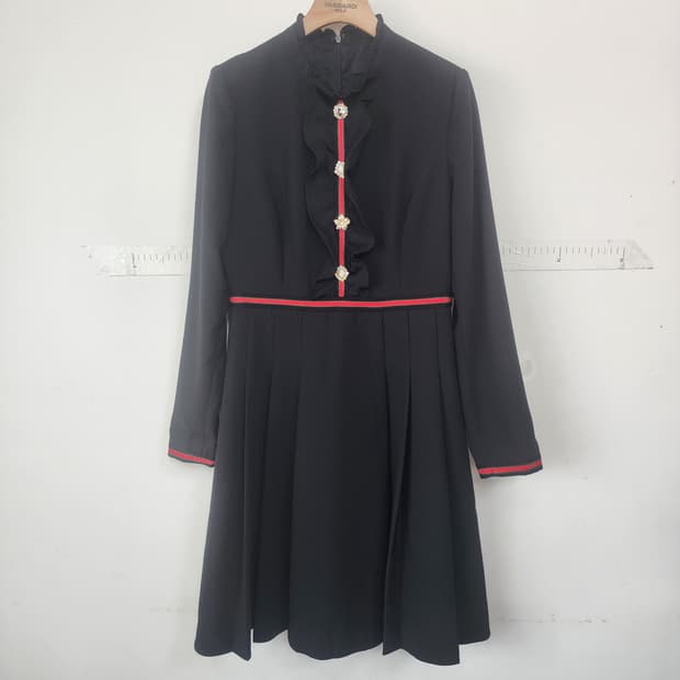 샤틴 블랙 플리츠 원피스