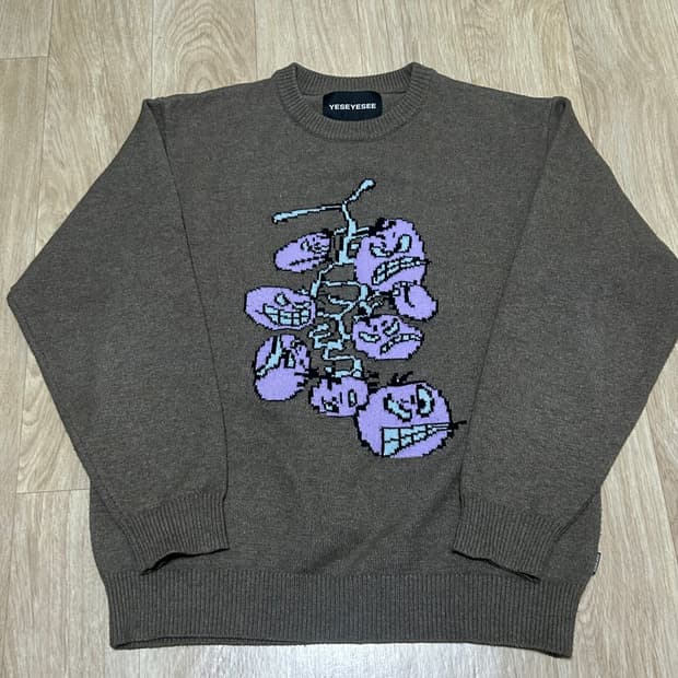 예스아이씨 체리 토마토 그래픽 니트 풀오버 니트