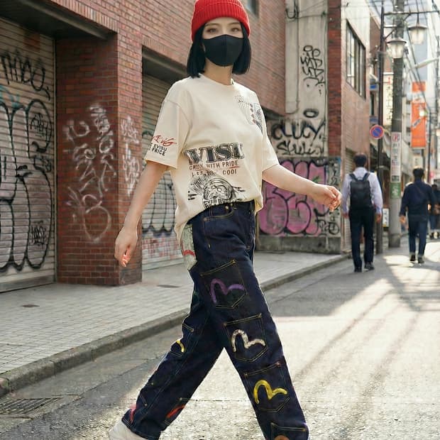 🧵 EVISU 멀티 포켓 페인팅 데님 팬츠