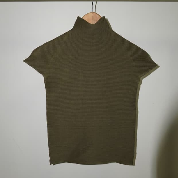 이세이미야케 - High Neck Top(Khaki)