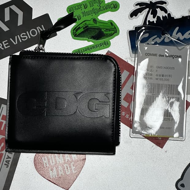 꼼데가르송 CDG 엠보스 지갑 블랙