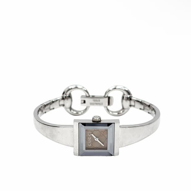 [OS] 구찌 여성 GG로고 사각 스퀘어 베이지 프레임 여성 뱅글 시계