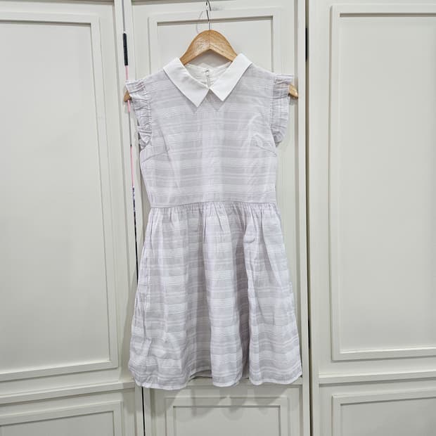 화이트 카라 프릴 원피스