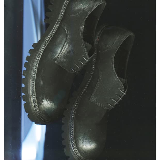 야세 페더 코만도솔 스웨이드 더비 블랙 판매합니다.