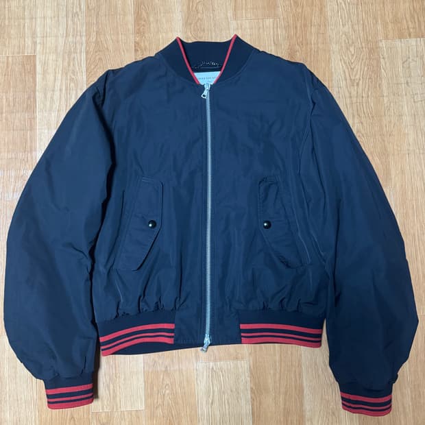 드리스반노튼 백지퍼 봄버 