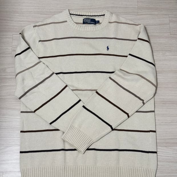 폴로 니트 L 사이즈 판매합니다