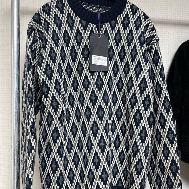 니들스 셔틀랜드 크루넥 니트