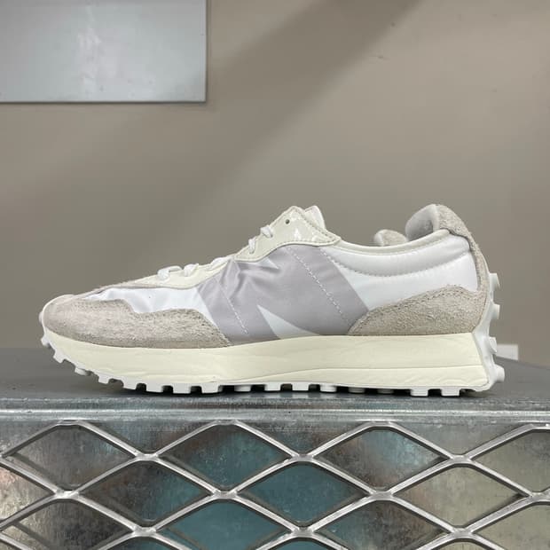 뉴발란스 327 문빔 화이트 270