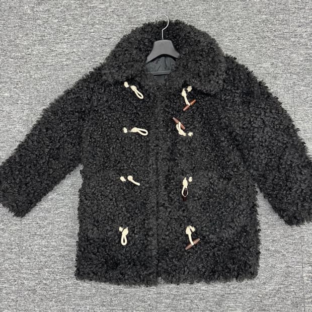 마이스 뽀글 더플 퍼 코트 블랙