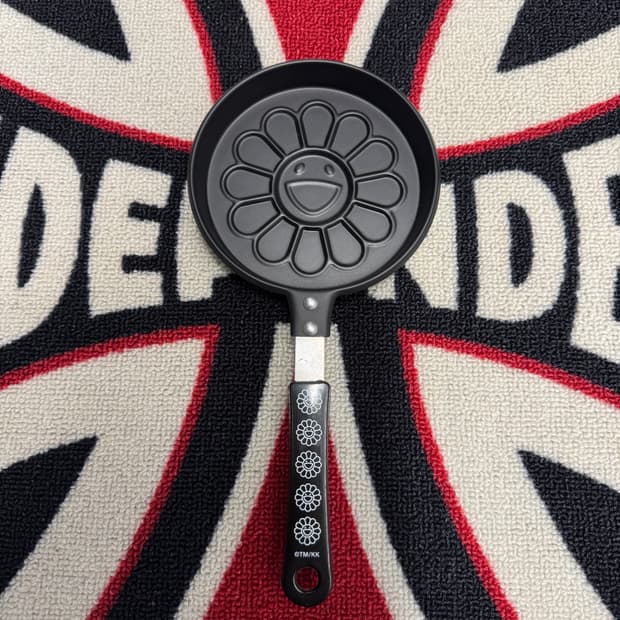 타카하시 무라카미 카이카이키키 플라워 디자인 팬케이크 팬 블랙