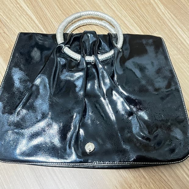 홍콩 cocomojo 블랙 링 손잡이 토트백