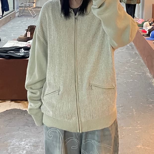 디스이즈네버댓 벨벳 니트 지퍼 폴로 아이보리 H1721