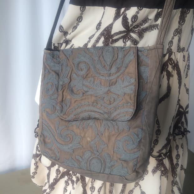 ornament pattern shoulder bag
