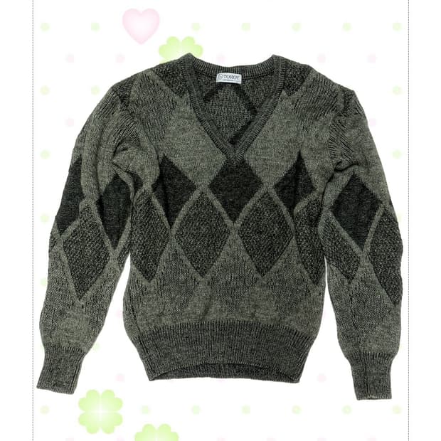 말차라떼 브이넥 아가일 니트 