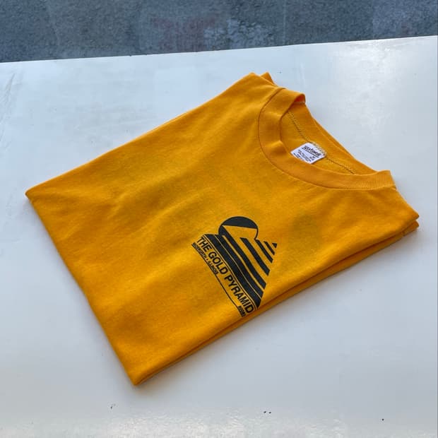 80s USA “Gold Pyramid House” Souvenir T