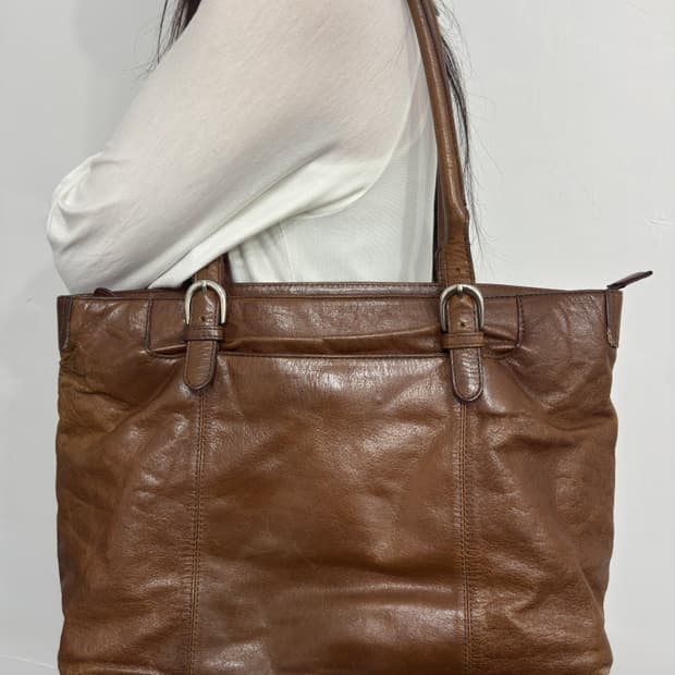 box21 leather shoulderbag