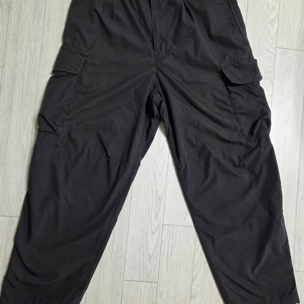 유니클로u 와이드파라슈트 카고 M