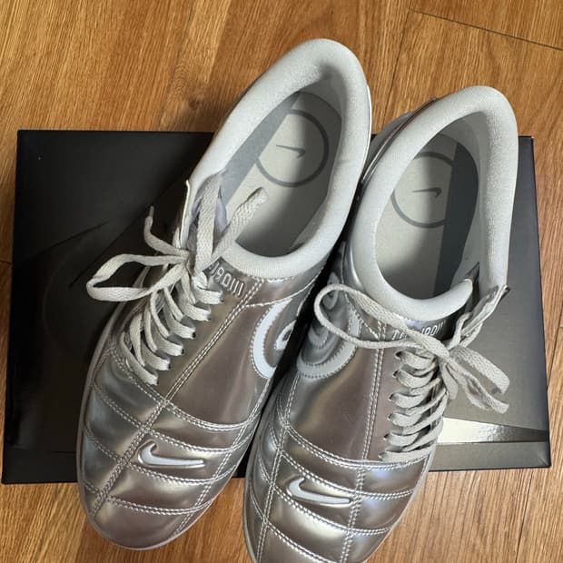 (W) 나이키 토탈 90 3 SP 메탈릭 플래티넘 화이트 270 사이즈