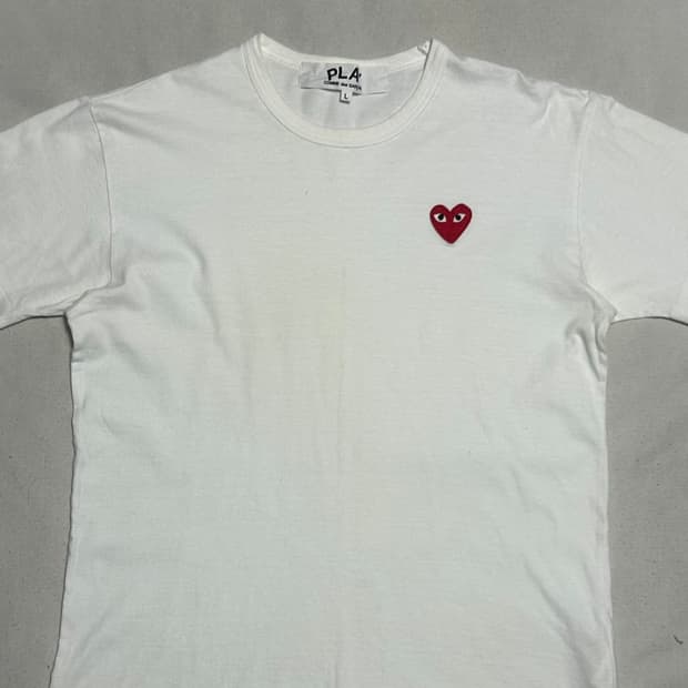 L 꼼데가르송 레드하트와펜 화이트 반팔티