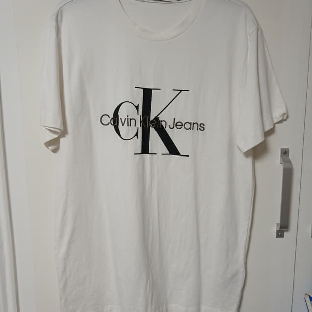 캘빈클라인 진 남성 레귤러핏 모노그램 로고 반팔 티셔츠 m