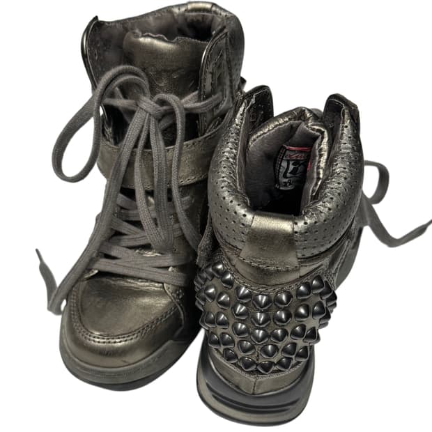 ASH 메탈릭 스터드 웨지힐 하이탑 스니커즈