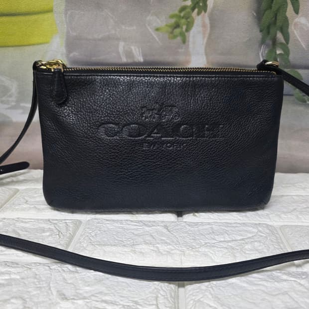 코치 페블 레더 여성크로스백 가죽 더블포켓 여성가방 GD98