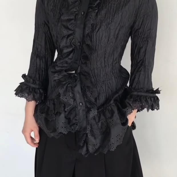 에옹쓰 토넬 펀칭 블라우스 블랙