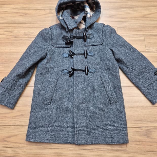 닥스 아동용 더플 코트 130사이즈입니다. 모 93% 함유되어있어 따뜻하