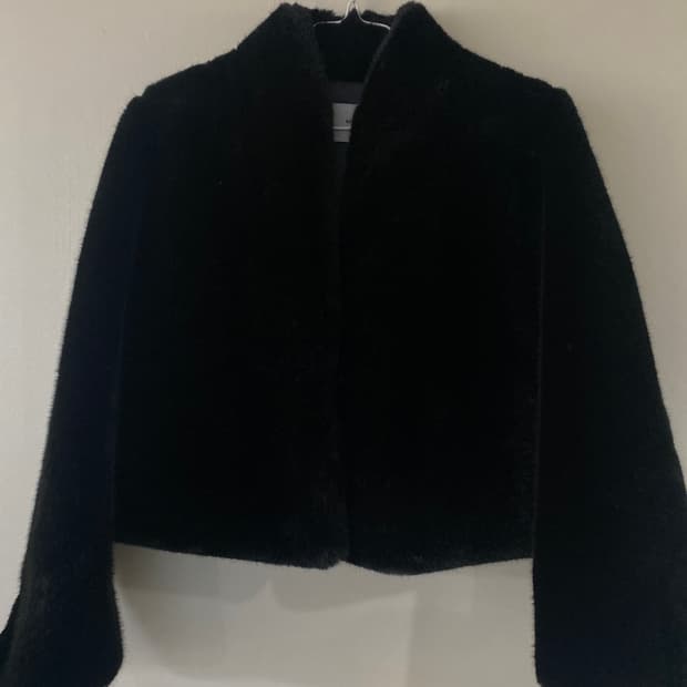 Moont 블랙 퍼 자켓