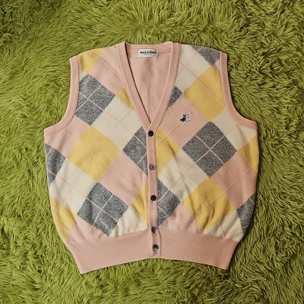 블랙앤화이트 아가일 울 니트 조끼 LL