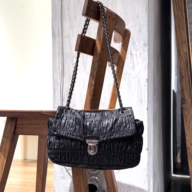 프라다 블랙 레더 고프레 체인 숄더백