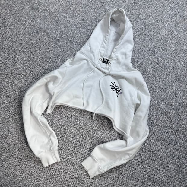 스투시(Stussy) 화이트 컷오프 크롭 후드티