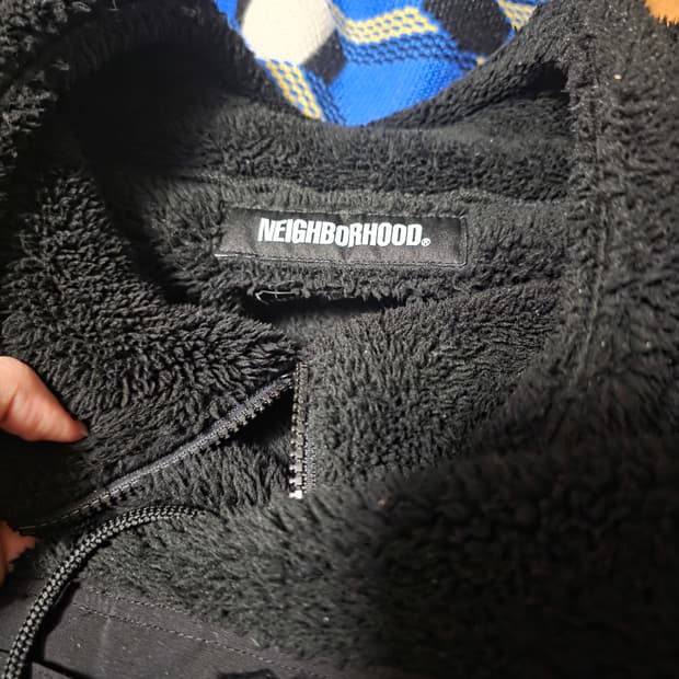 네이버후드 플리스 쿼터집 맨투맨