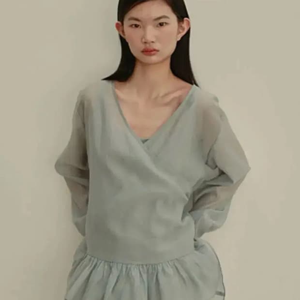 아우로 프릴 블라우스 셋업 택 달린 새상품 판매