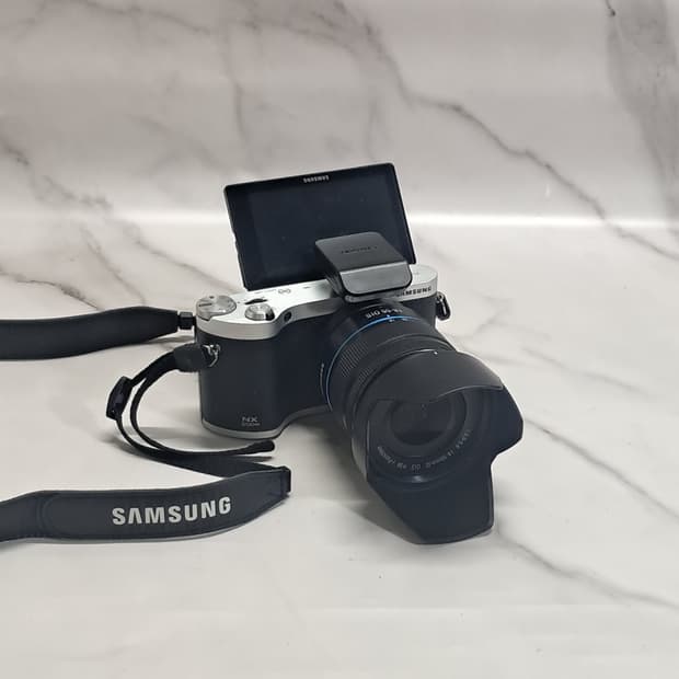 셀카가능) 삼성 미러리스 카메라 NX300M /18-55mm 렌즈