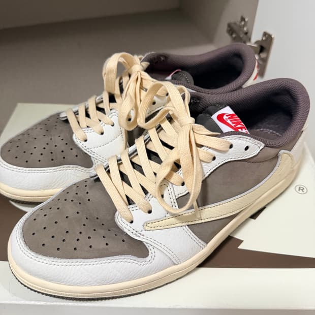 나이키 에어 조던1 트래비스스캇 리버스모카 265