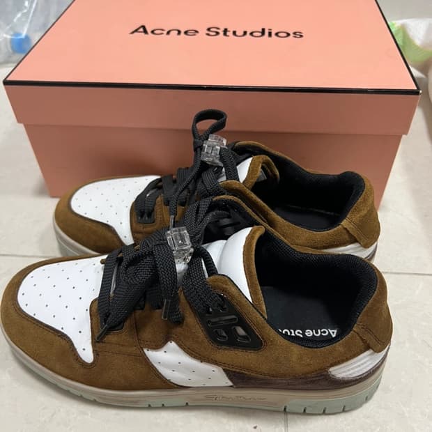 아크네 스튜디오 스니커즈
