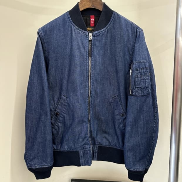 ALPHA INDUSTRIES (M)