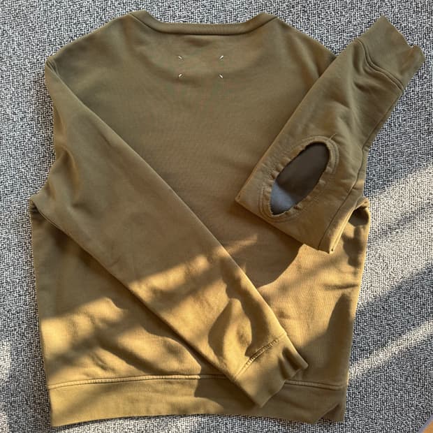 마르지엘라 엘보우패치 맨투맨