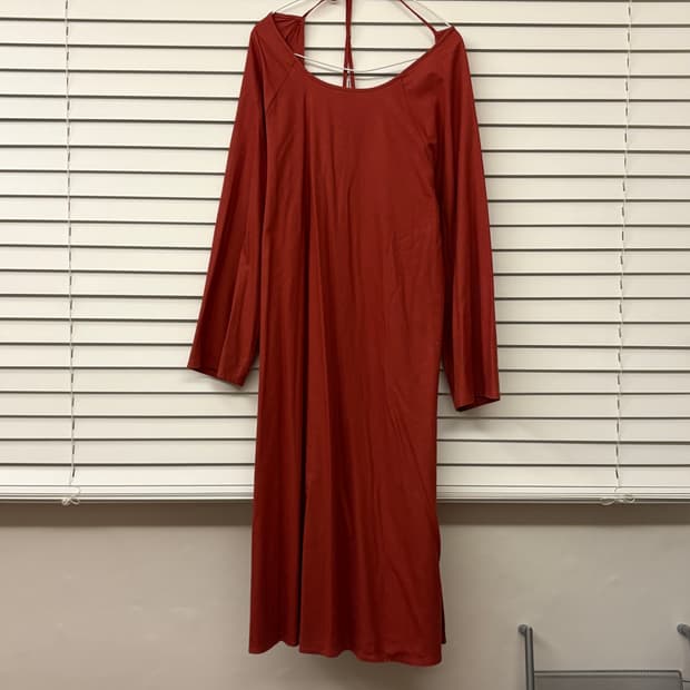 OTAY LONGSLEEVE DRESS(RUBIA RED)