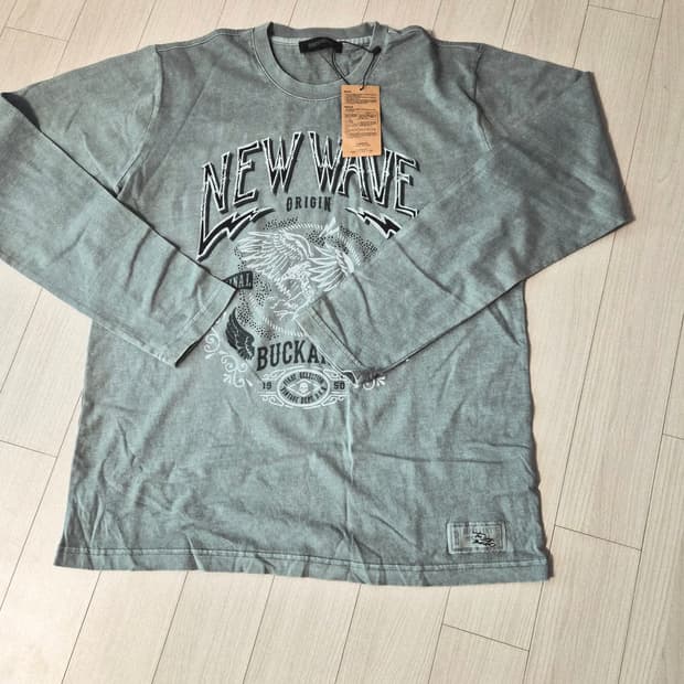 버커루(BUCKAROO) 브랜드의 26수 강연 피그먼트 빈티지 R넥 긴팔