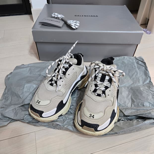 발렌시아가 트리플S 34사이즈