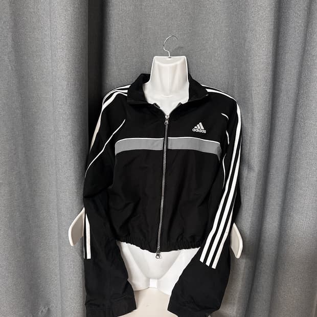 아디다스 크롭 바람막이