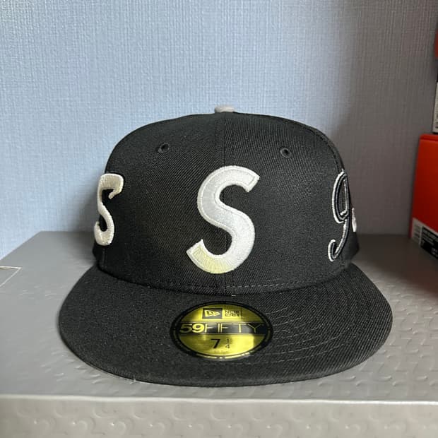 슈프림 멀티 s 로고 뉴에라