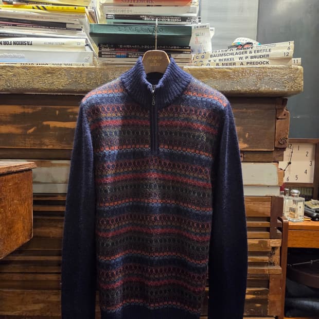 알파카 111 짚업니트