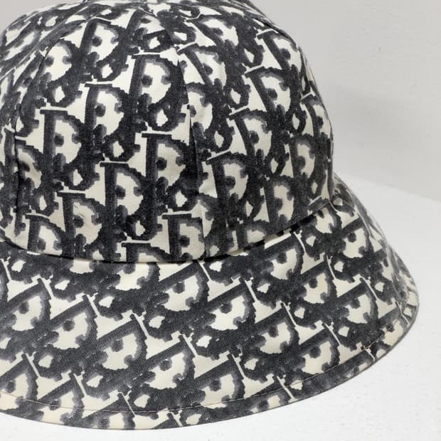 디올 오블리크 버킷햇