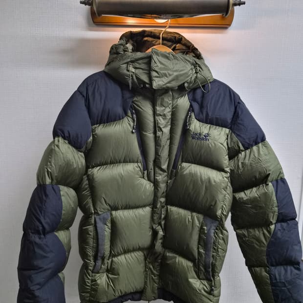 110) 잭울프스킨 800fil 구스다운 패딩 팝니다