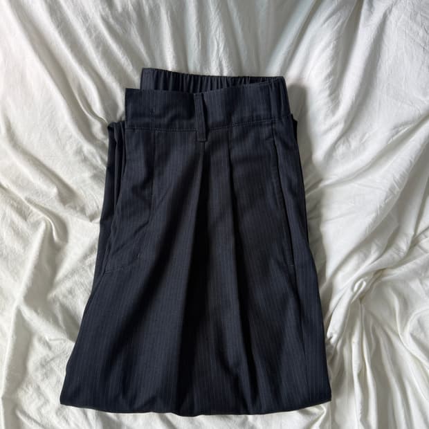 어나더오피스 Narrow Stripe Tapered Slacks 네이비