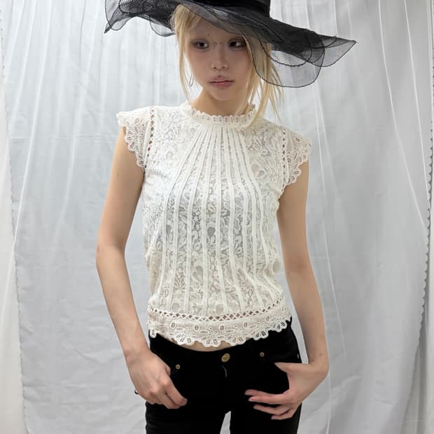 [GULIANG] Lace Detail Blouse