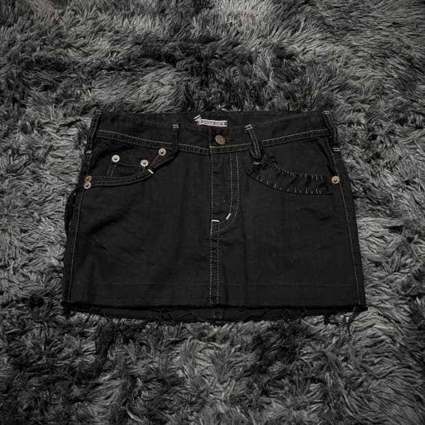 블랙 백 포켓 디테일 숏스커트